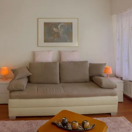 Eperon B 22 By Interhome