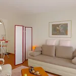 Eperon B 22 By Interhome Appartement